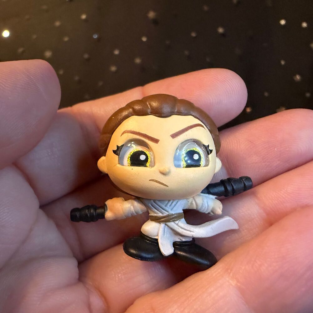 Disney Doorables Star Wars Rey Figure Mini Collectible Toy Jedi - Picture 2 of 3